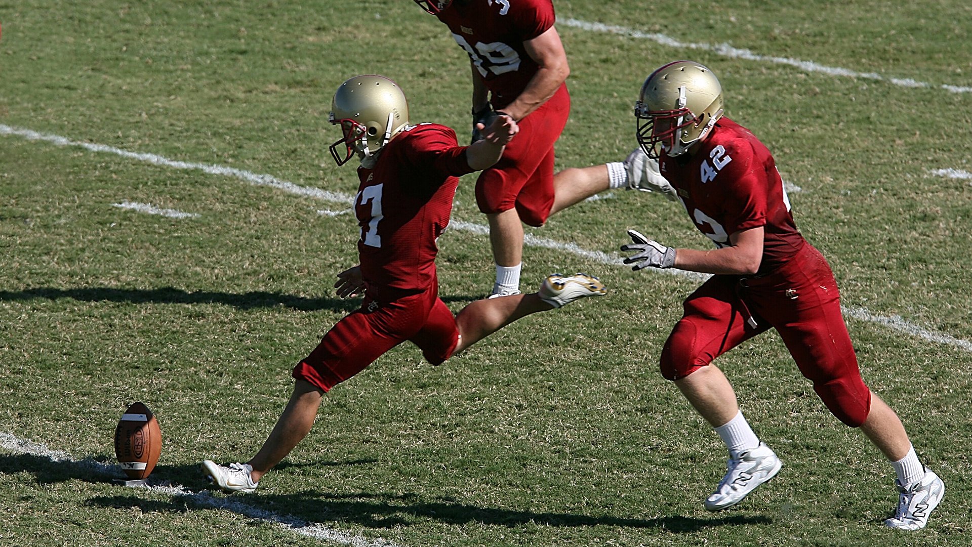 爱游戏体育官方网站-凯尔·查默斯用坚韧精神征服赛场挑战，查尔斯&amp;凯斯